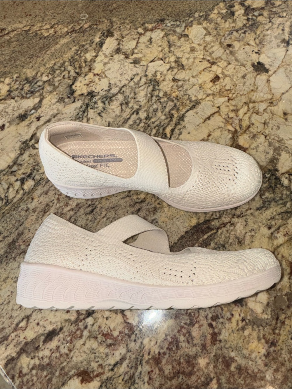 Skechers slip on shoes sz 9.5 EXCELLENT - Picture 4 of 7